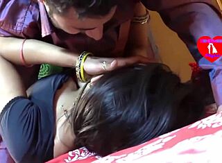 Tailor gets down and dirty with a busty Indian aunty